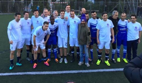 Ο Μητσοτάκης έπαιξε ποδόσφαιρο κόντρα στην Εθνική Αστέγων – ΦΩΤΟ