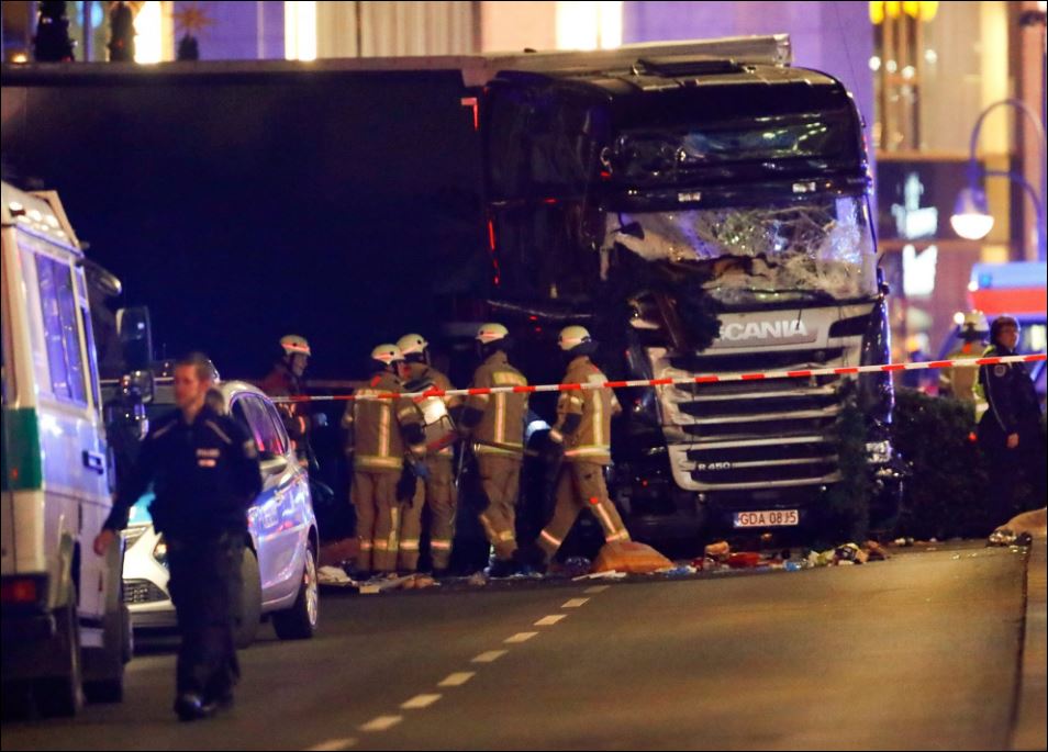Αστυνομία Βερολίνου: Με πρόθεση έριξε το φορτηγό στο πλήθος ο οδηγός