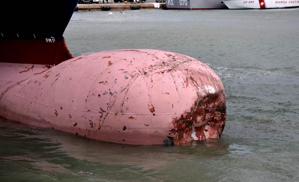 Το «Νήσος Μύκονος» προσέκρουσε στο λιμάνι της Χίου – ΦΩΤΟ