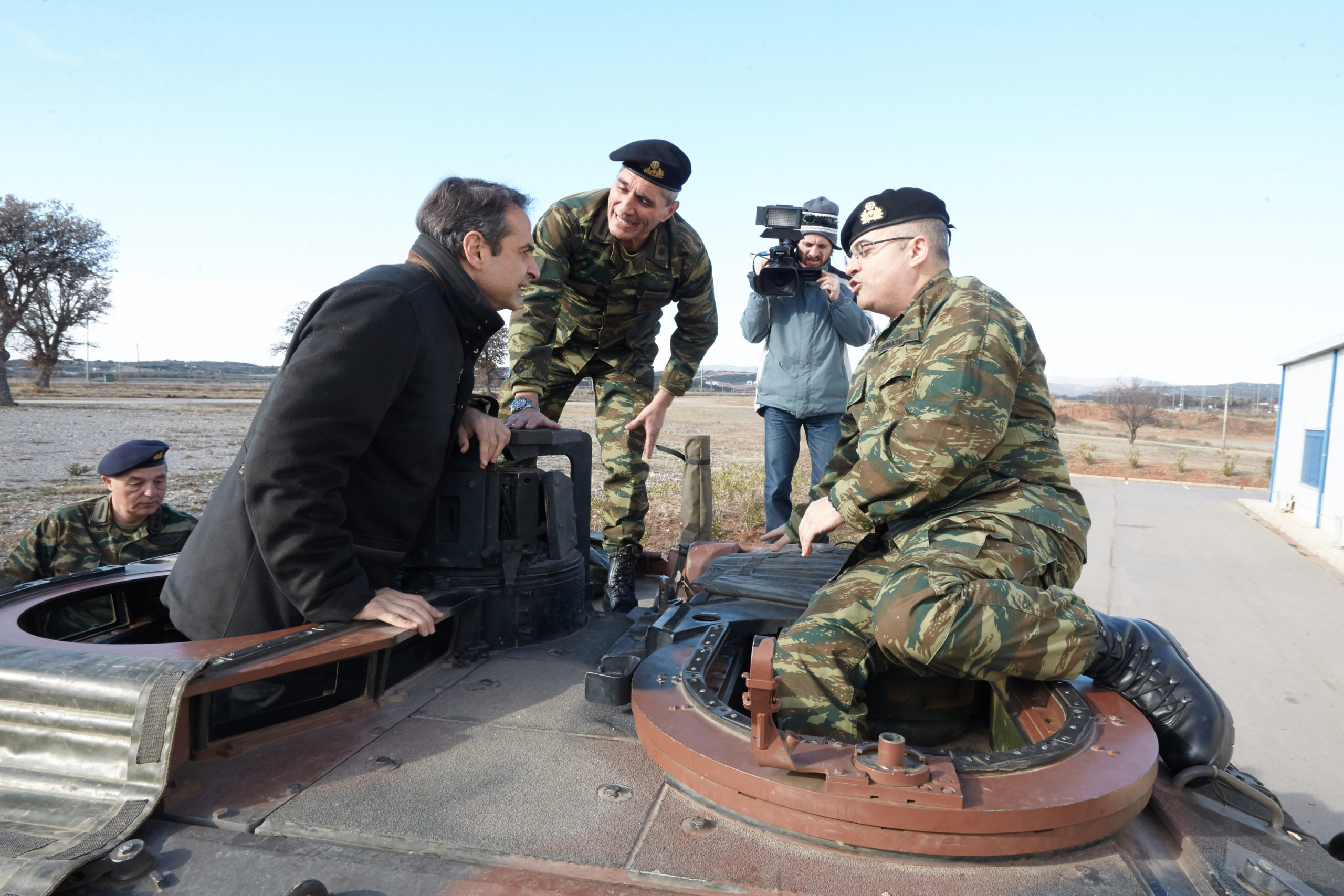 Ο Μητσοτάκης σε άρμα μάχης – ΦΩΤΟ