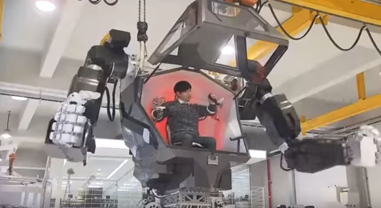 Αυτό είναι το πρώτο επανδρωμένο ρομπότ στον κόσμο – ΒΙΝΤΕΟ