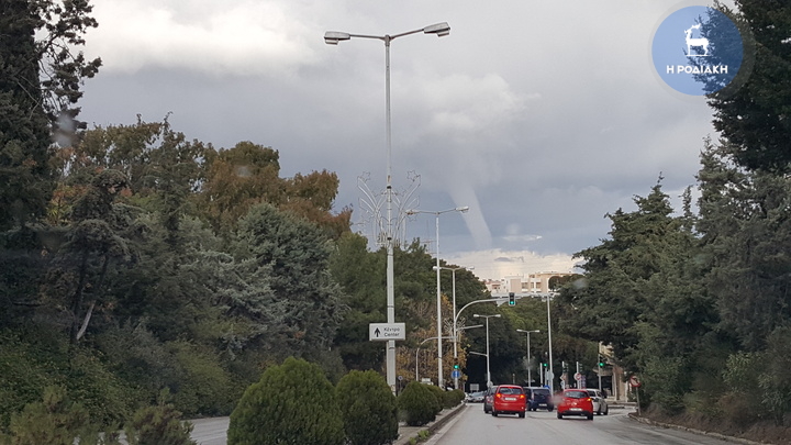 Εντυπωσιακός υδροστρόβιλος στη Ρόδο – ΒΙΝΤΕΟ – ΦΩΤΟ