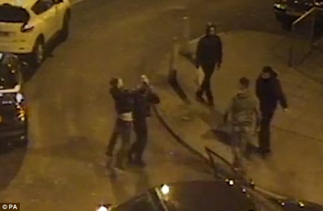 Άγριος καβγάς με ματσέτες στο Λονδίνο – ΒΙΝΤΕΟ