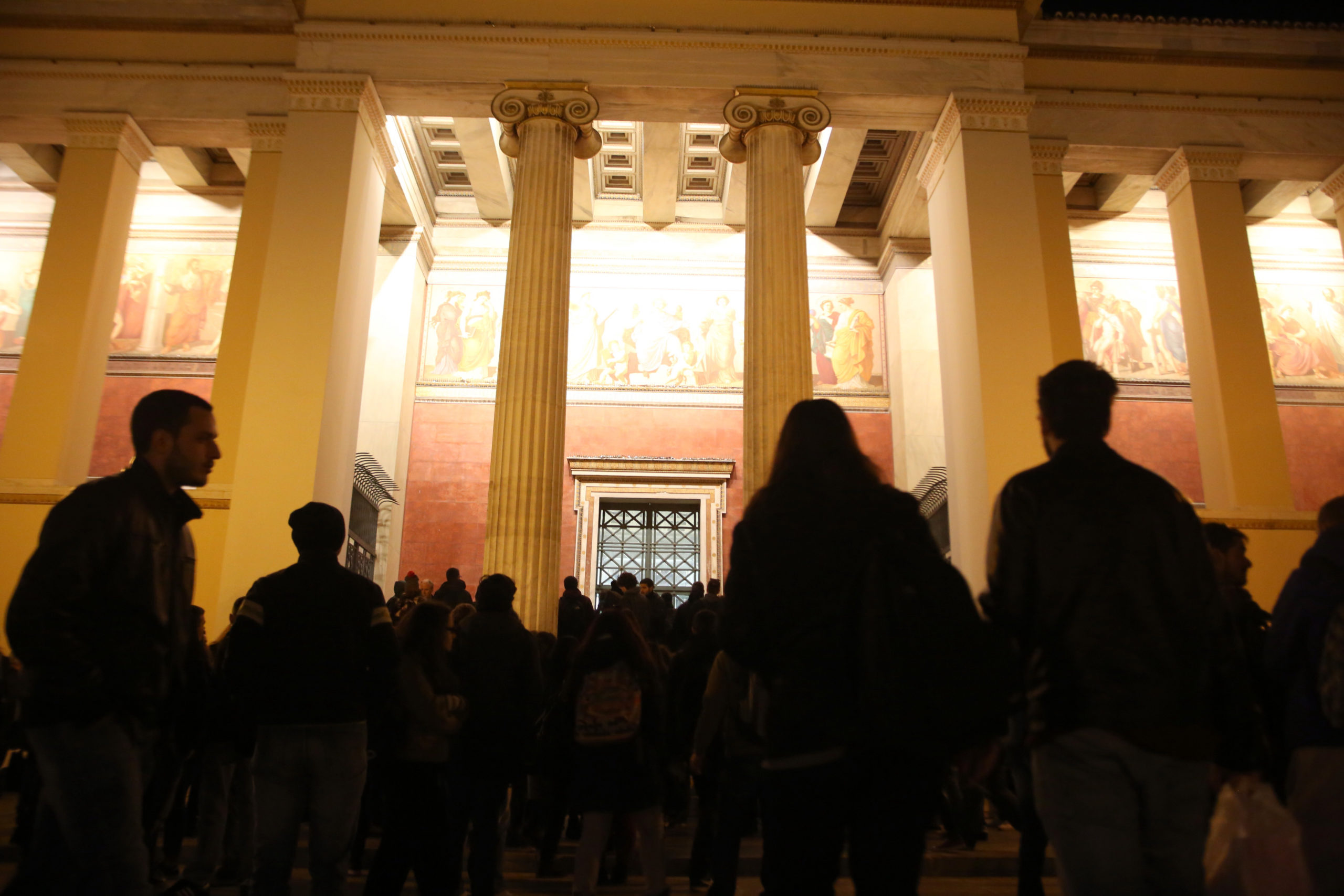 Λοκ άουτ στη Νομική Σχολή Αθηνών – ΦΩΤΟ