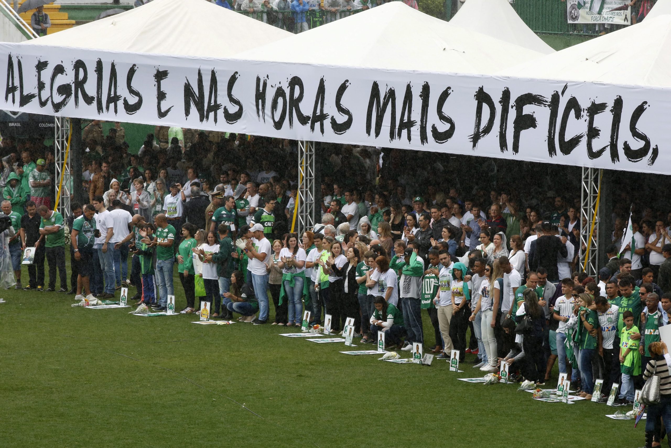 Θρήνος στη Βραζιλία για τους αδικοχαμένους ποδοσφαιριστές της Σαπεκοένσε – ΒΙΝΤΕΟ