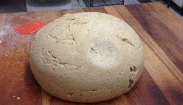 Κουραμπιές “γίγας” 20 κιλών – ΦΩΤΟ