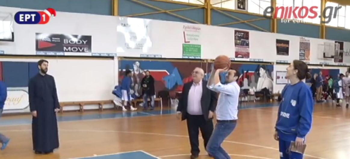Το καλάθι του Παππά σε φιλανθρωπικό αγώνα μπάσκετ – ΒΙΝΤΕΟ