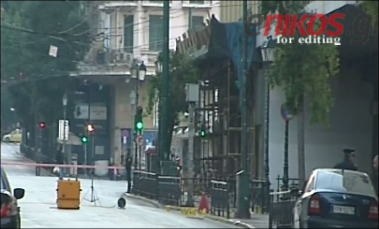 Δύο ελεγχόμενες εκρήξεις στο υπουργείο Εργασίας – Κλειστή η Σταδίου – ΒΙΝΤΕΟ