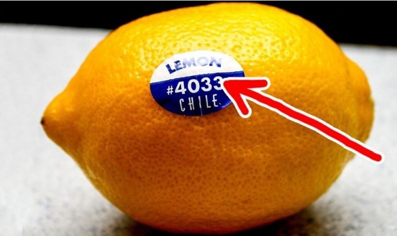 Γιατί τα φρούτα έχουν πάνω τους ένα αυτοκόλλητο