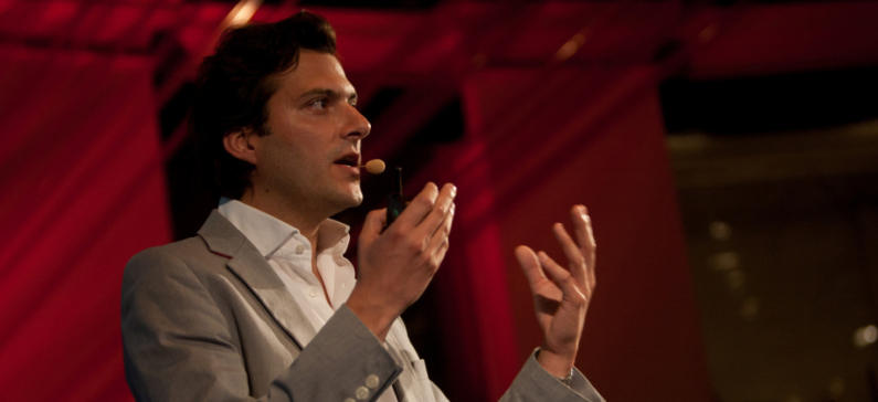 Ο Έλληνας που εξερευνά τα μονοπάτια της ανθρώπινης συνείδησης