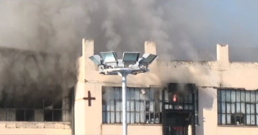 Οι πρώτες εικόνες από τη φωτιά στη βιοτεχνία – ΒΙΝΤΕΟ