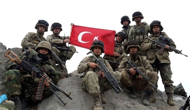 Τουρκία – Πυροβολικό και άρματα αναπτύχθηκαν στα σύνορα με τη Συρία