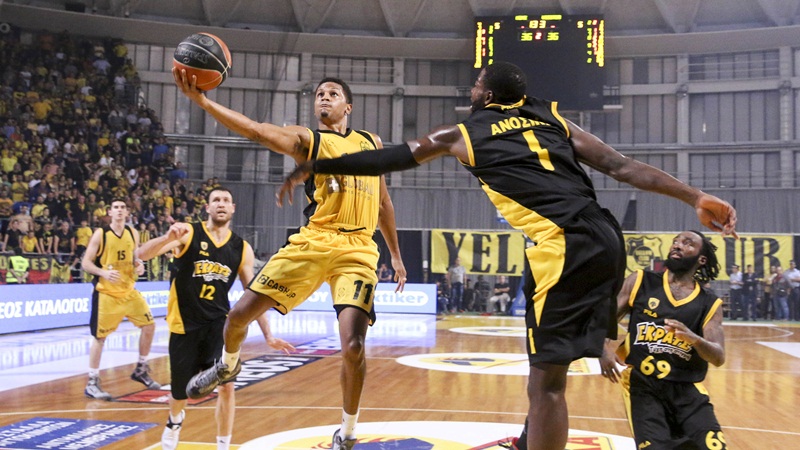 Ενδιαφέρον του Ολυμπιακού για τον Ουότερς