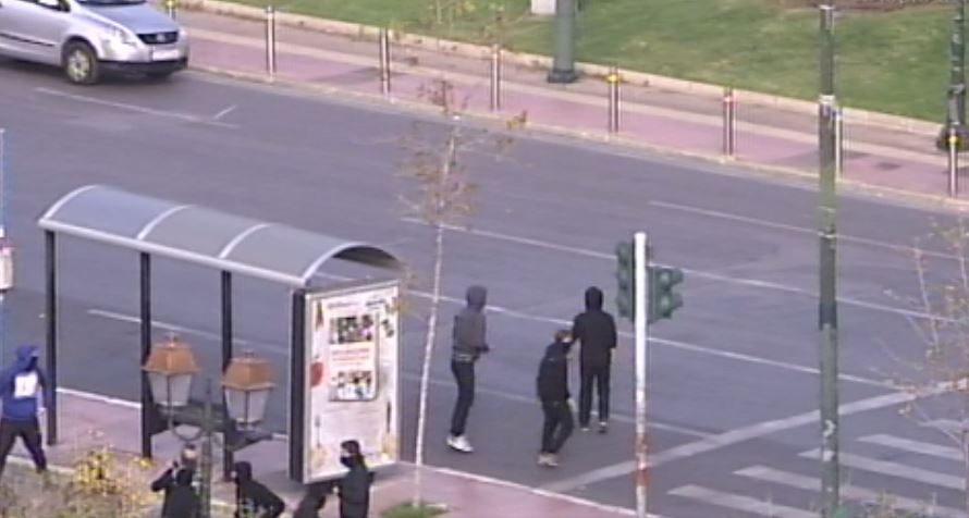 Οι πρώτες εικόνες από την ένταση στην Ακαδημίας – ΒΙΝΤΕΟ