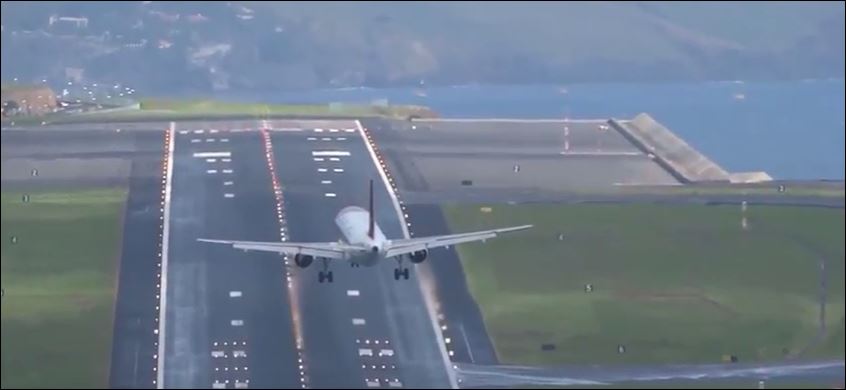 Προσγείωση που κόβει την ανάσα – Ο πιλότος τα κατάφερε στην τέταρτη προσπάθεια – ΒΙΝΤΕΟ