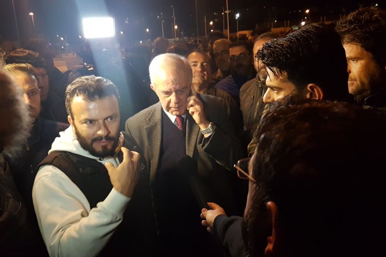 Αποχωρούν οι αγρότες από το λιμάνι του Ηρακλείου