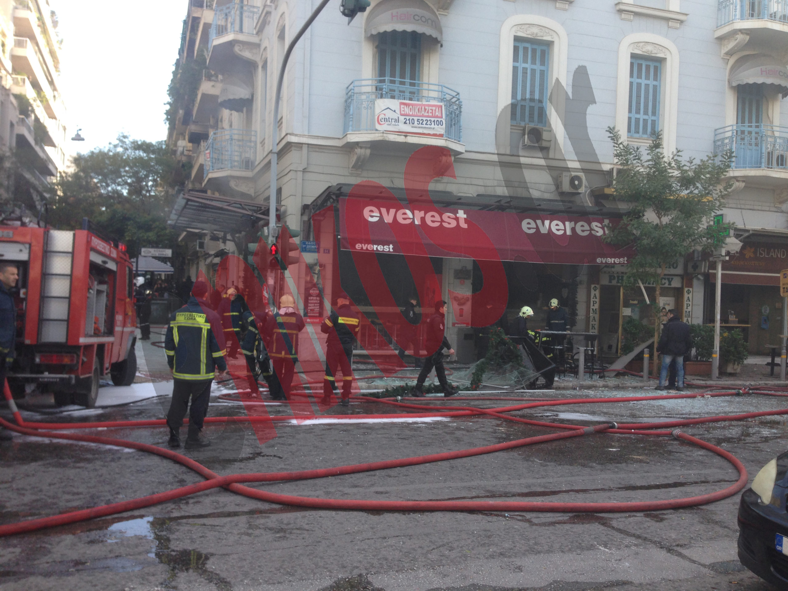 Νέες ΦΩΤΟ από την ισχυρή έκρηξη στην πλατεία Βικτωρίας