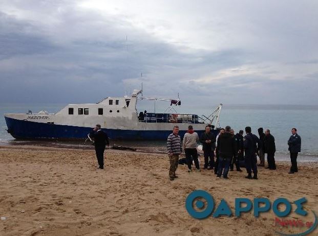 Καράβι με 45 πρόσφυγες «κόλλησε» στις ακτές της Πύλου – ΦΩΤΟ