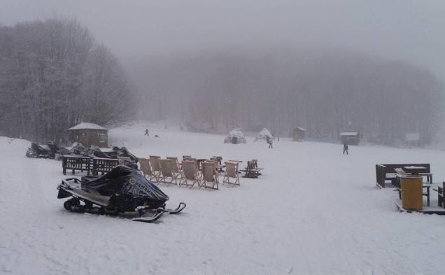 Φλώρινα: Έντονη χιονόπτωση στο χιονοδρομικό κέντρο Βίγλας-Πισοδερίου