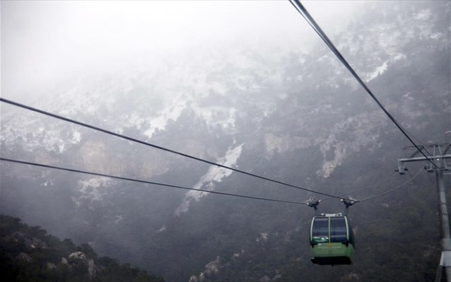 Διεκόπη η κυκλοφορία στη Λεωφόρο Πάρνηθας από το ύψος του τελεφερίκ