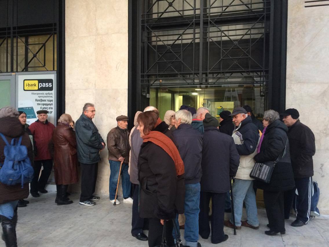 Oυρές συνταξιούχων και στη Θεσσαλονίκη – ΦΩΤΟ