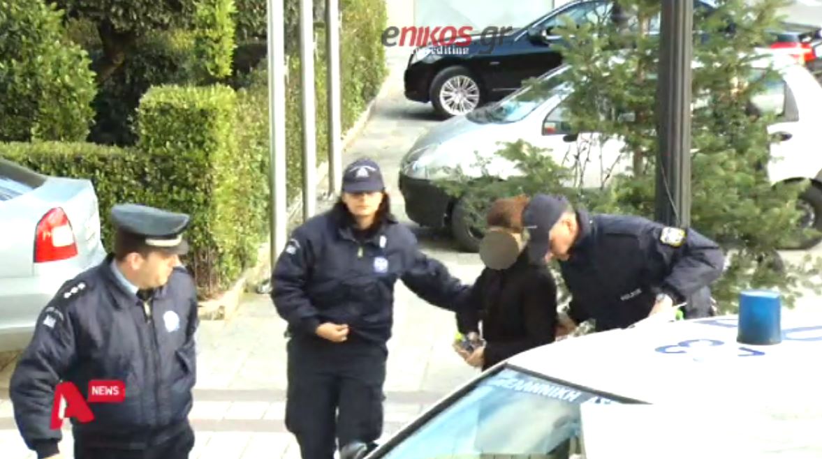 Λιποθύμησε η “μαύρη χήρα” στο δικαστήριο – ΒΙΝΤΕΟ