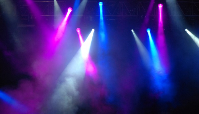 Χανιώτης μετέτρεψε το λεωφορείο του σε… κλαμπ