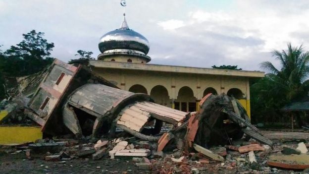 Φονικός σεισμός με 54 νεκρούς στην Ινδονησία – ΦΩΤΟ