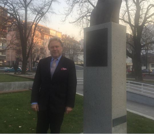 Οι αναμνηστικές φωτογραφίες που έβγαλε ο Κατρούγκαλος στο Βελιγράδι – ΦΩΤΟ