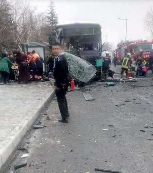 Έκρηξη σε λεωφορείο στην Τουρκία με πολλούς τραυματίες – ΤΩΡΑ