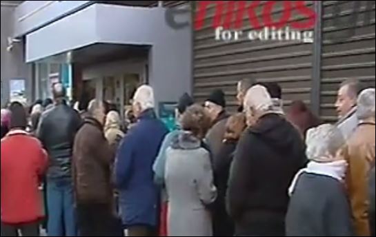 Ουρές συνταξιούχων έξω από τις τράπεζες – ΒΙΝΤΕΟ