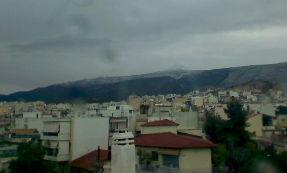 Χιόνια και στον Υμηττό – Δείτε Live εικόνα