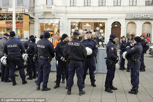 Βιέννη – Συνελήφθησαν δύο Αφγανοί με μαχαίρια