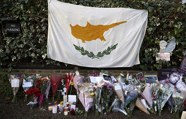 Φόρος τιμής στον Τζορτζ Μάικλ από την ελληνοκυπριακή κοινότητα της Βρετανίας – ΦΩΤΟ