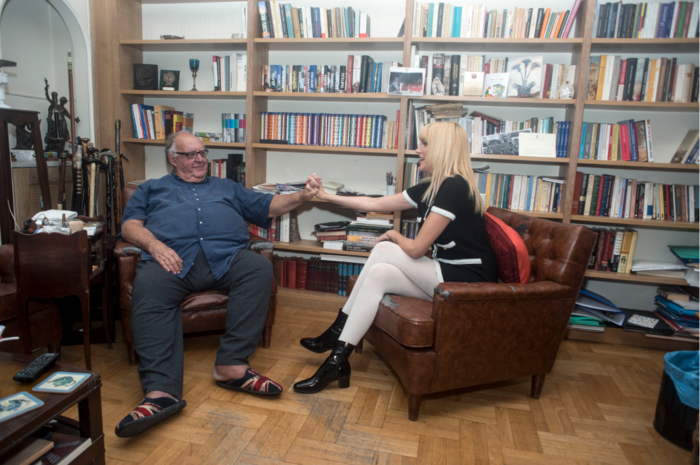 Ο Πάγκαλος έδωσε συνέντευξη φορώντας… παντόφλες – ΦΩΤΟ