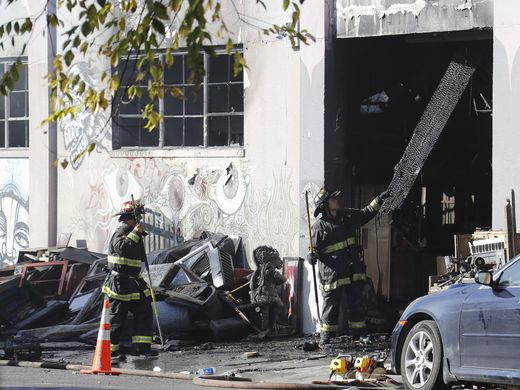 Στους 33 οι νεκροί από την πυρκαγιά σε αποθήκη στην Καλιφόρνια