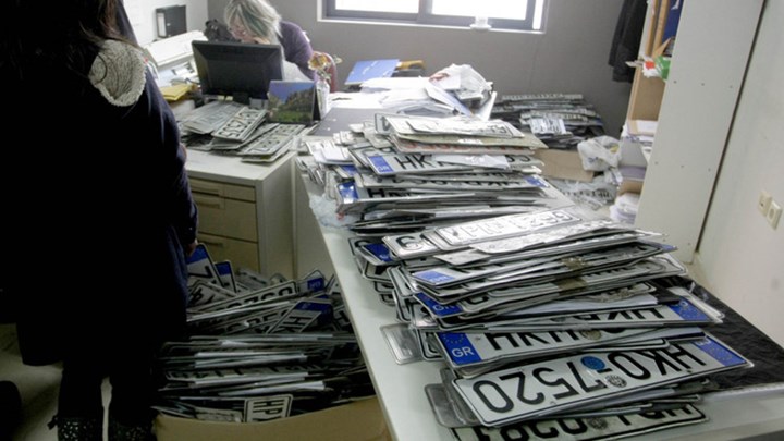 Πώς και μέχρι πότε μπορείτε να καταθέσετε τις πινακίδες κυκλοφορίας ΙΧ στην εφορία