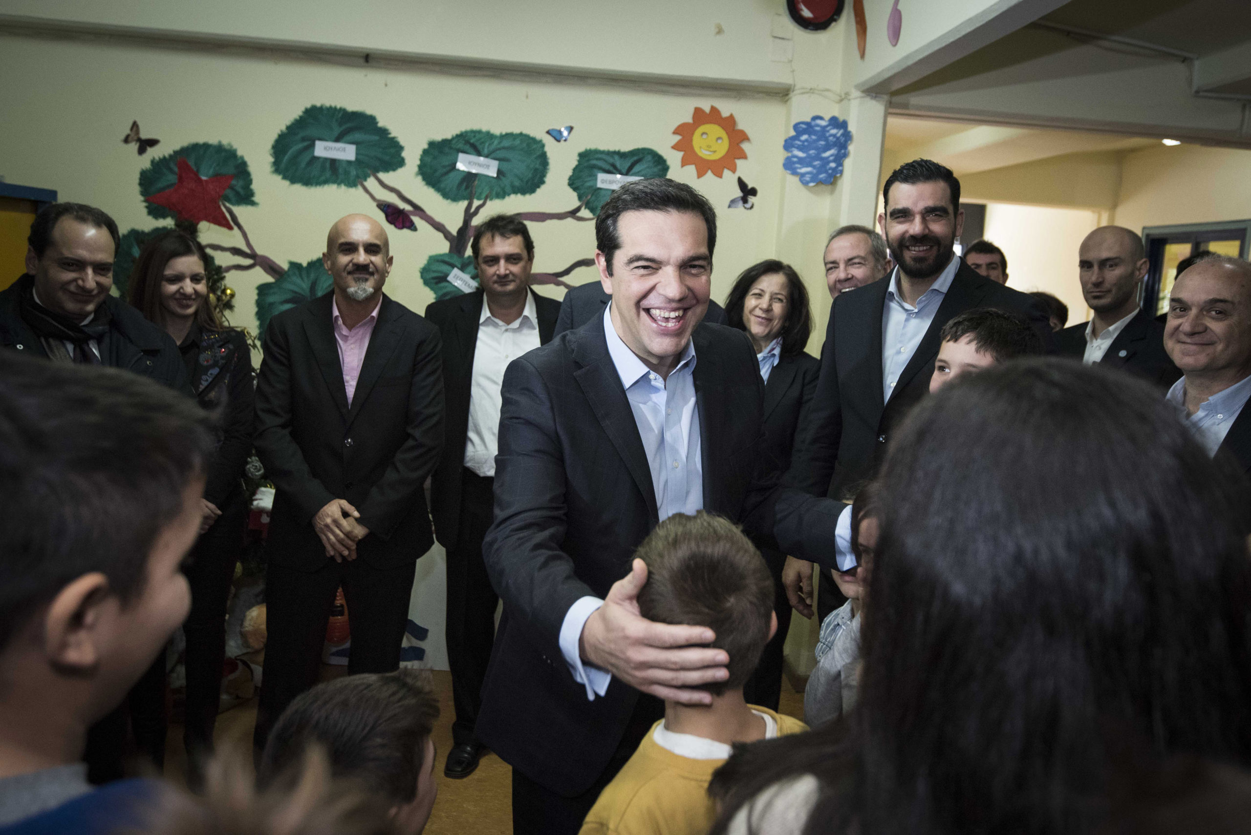 Ο Τσίπρας επισκέφθηκε το 1ο Ειδικό Σχολείο Καλαμάτας – ΦΩΤΟ