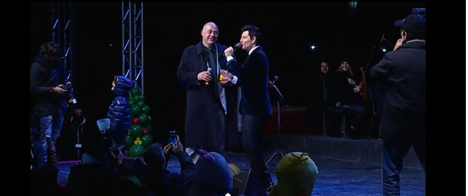 Με τον Σάκη Ρουβά η εντυπωσιακή τελετή έναρξης της χριστουγεννιάτικης περιόδου στον Βόλο – ΒΙΝΤΕΟ