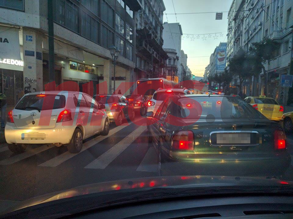 Κυκλοφοριακό χάος στο κέντρο της Αθήνας – Αποκλεισμένοι οι δρόμοι – ΦΩΤΟ