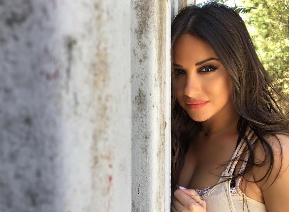 Το αποκαλυπτικό ντεκολτέ της Χριστίνας Μουστάκα – ΦΩΤΟ