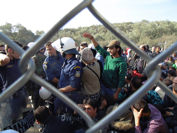 WSJ: “Αγνοούνται” 13.000 πρόσφυγες από τα κέντρα φιλοξενίας στην Ελλάδα
