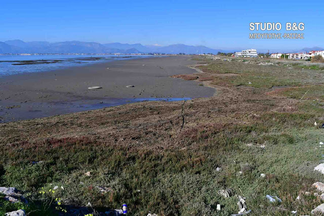 Εντυπωσιάζει το φαινόμενο της άμπωτης στο Ναύπλιο – ΦΩΤΟ – ΒΙΝΤΕΟ