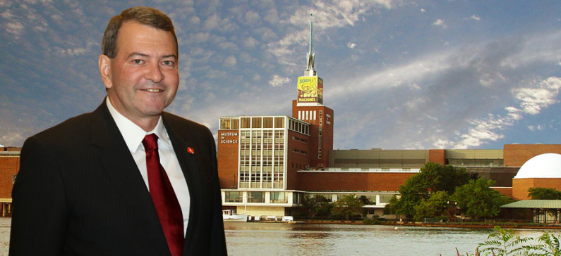 Ο Έλληνας πρόεδρος του Μουσείου Επιστημών της Βοστώνης