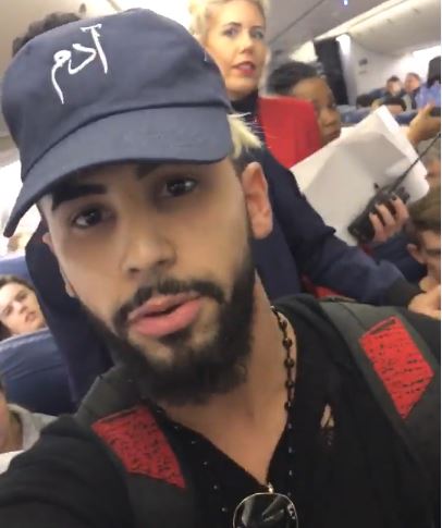 Τον πέταξαν έξω από το αεροπλάνο επειδή μίλησε… αραβικά – ΒΙΝΤΕΟ