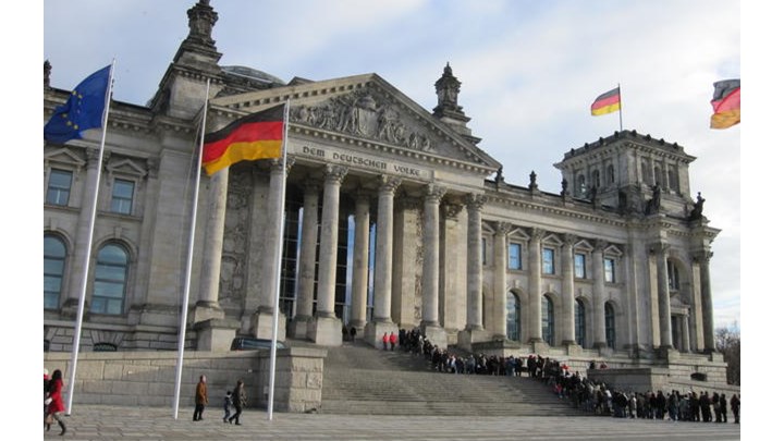 Το 2017 μεταθέτει το Βερολίνο την απόφαση του ΔΝΤ για συμμετοχή στο ελληνικό πρόγραμμα