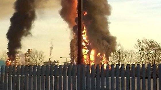 Έκρηξη σε μεγάλο διυλιστήριο στην Ιταλία – ΤΩΡΑ – ΦΩΤΟ