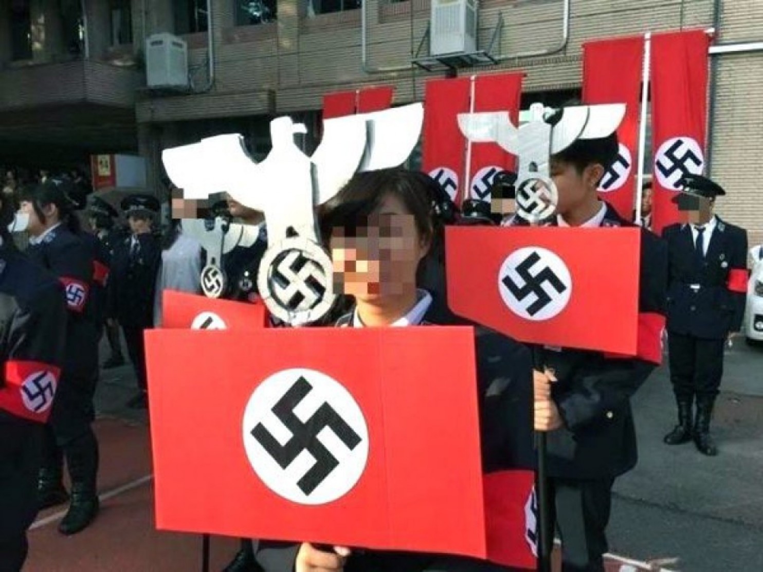 Ταϊβάν – Σάλος από την παρέλαση μαθητών με στολές των ναζί – ΒΙΝΤΕΟ