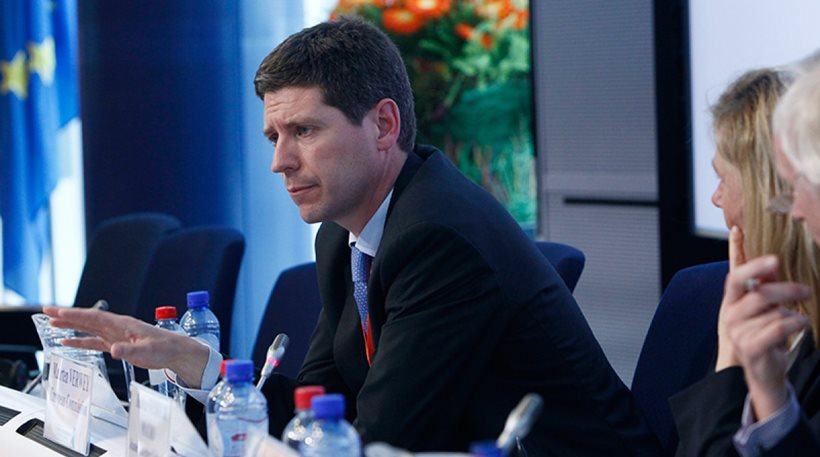 Σάλος με τον οδηγό του Ευρωπαίου αξιωματούχου Φερβέι στη Χίο