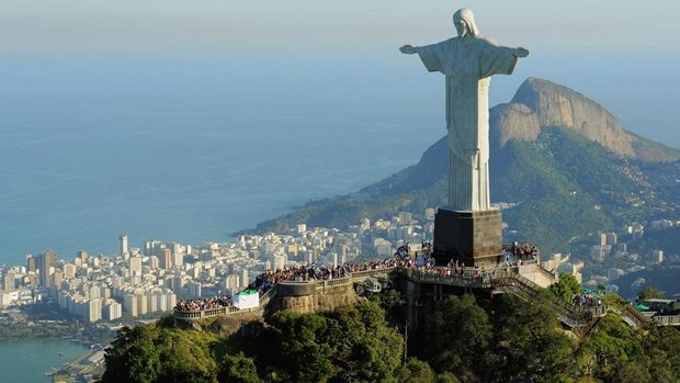 Εννιά στους δέκα Βραζιλιάνους αποδίδουν την οικονομική τους κατάσταση στον Θεό